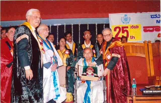 Puninchathaya recieving honorary Doctorate from Mangaluru University, 2007.