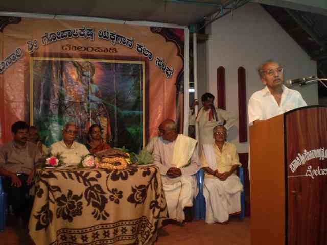 Puninchathaya addressing the gathering on the occassion of Banari Award presentation.