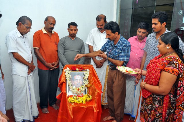 Vijayaraj Puninchathaya paying tributes to Late Puninchathaya at a function in Badiadka.