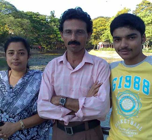 Dr. Puninchathaya's son Vijayaraj's family. From the left, Surekha Puninchathaya (wife), Vijayaraj Puninchathaya (husband) and Arjunraj Puninchathaya (son).